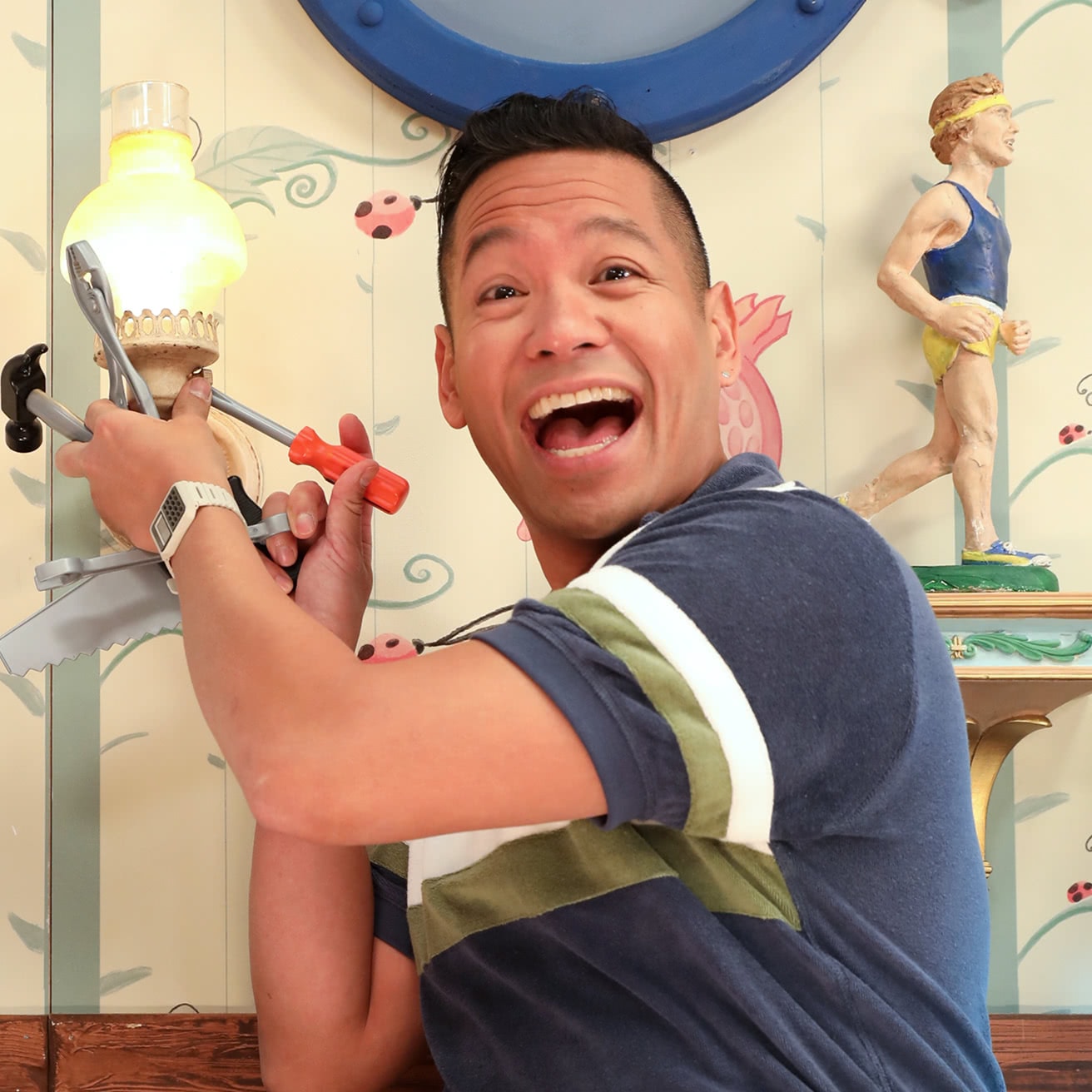 Edye Originals - El Elevador de Albie - Jay, personaje en la serie El elevador de Albie