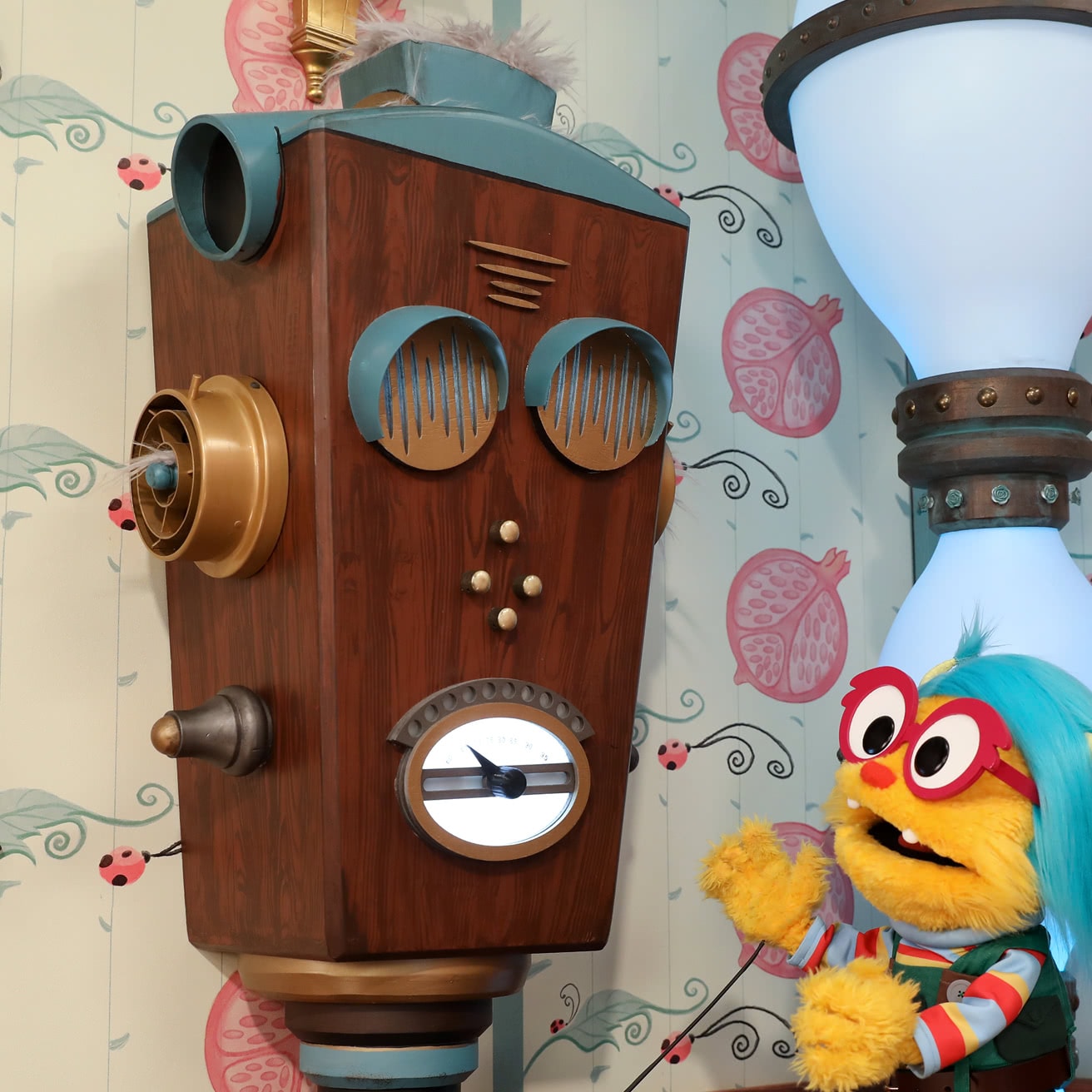 Edye Originals - El Elevador de Albie - Tibitz, personaje en la serie El elevador de Albie