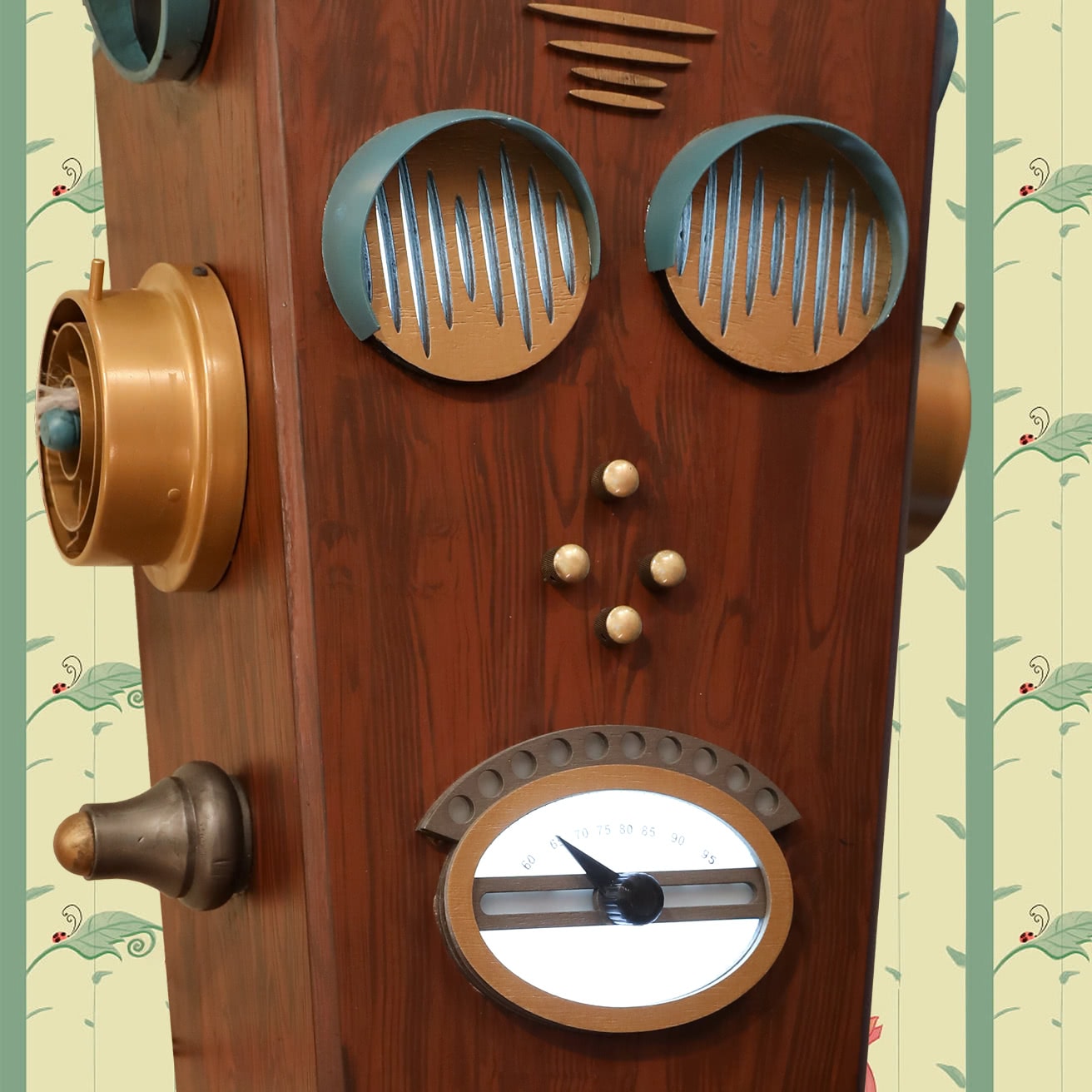 Edye Originals - El Elevador de Albie - Tibitz, personaje en la serie El elevador de Albie