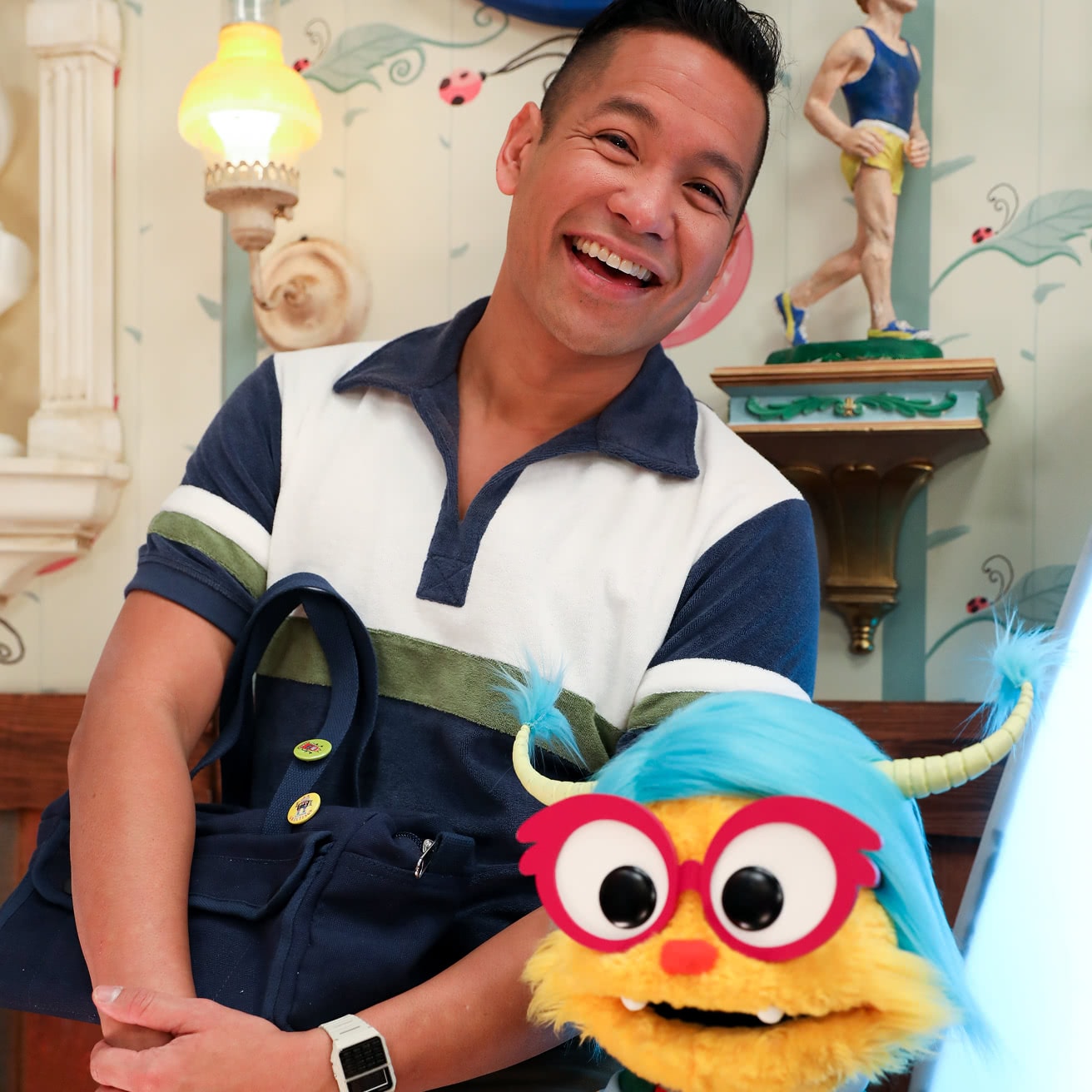 Edye Originals - El Elevador de Albie - Jay, personaje en la serie El elevador de Albie