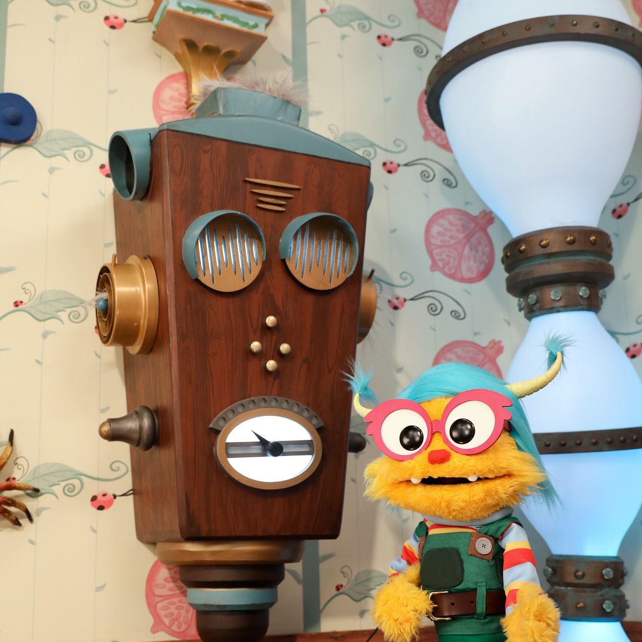 Edye Originals - El Elevador de Albie - Tibitz, personaje en la serie El elevador de Albie